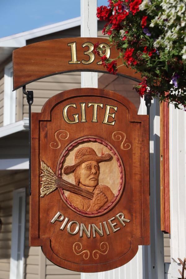 Gite Du Pionnier L'Islet-sur-Mer Екстериор снимка